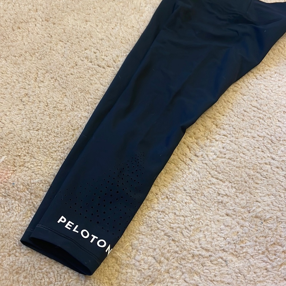 M Peloton Leggings
